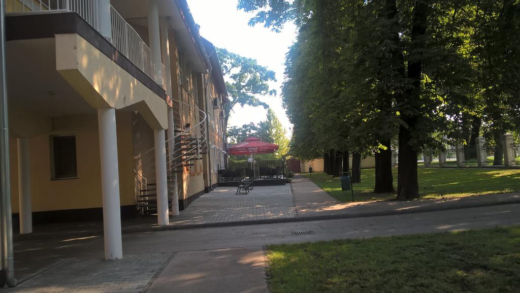Hotel Thelena Tolna Экстерьер фото