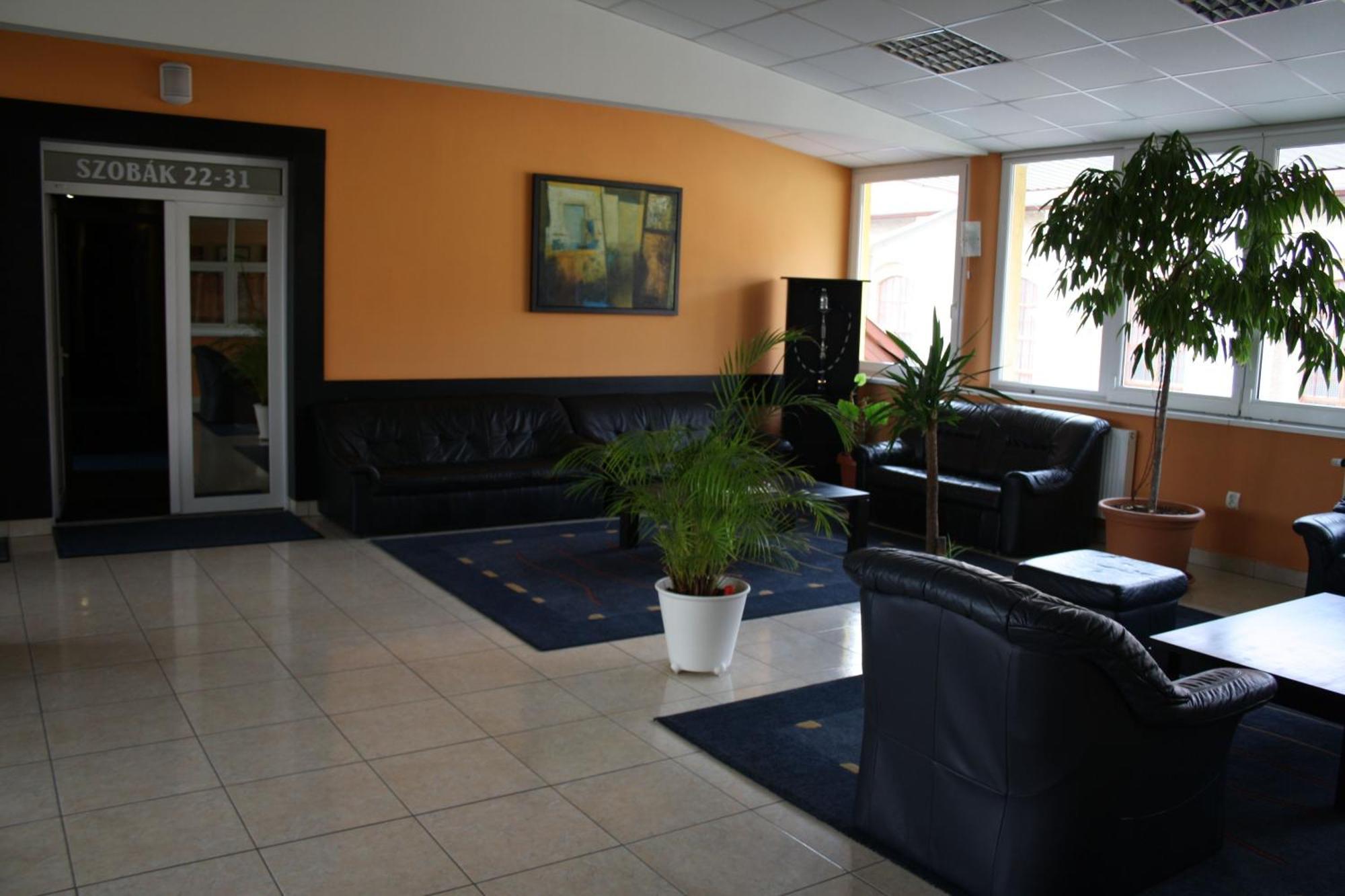 Hotel Thelena Tolna Экстерьер фото