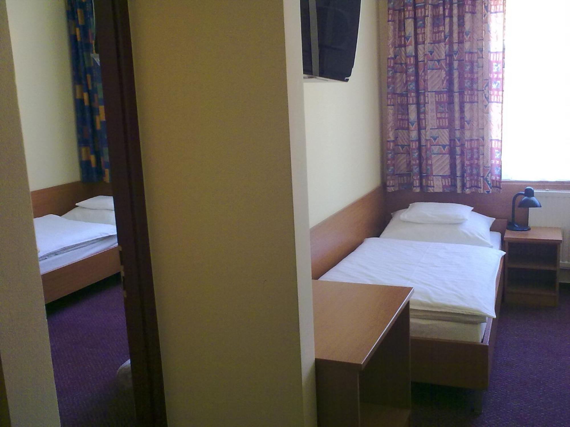 Hotel Thelena Tolna Экстерьер фото