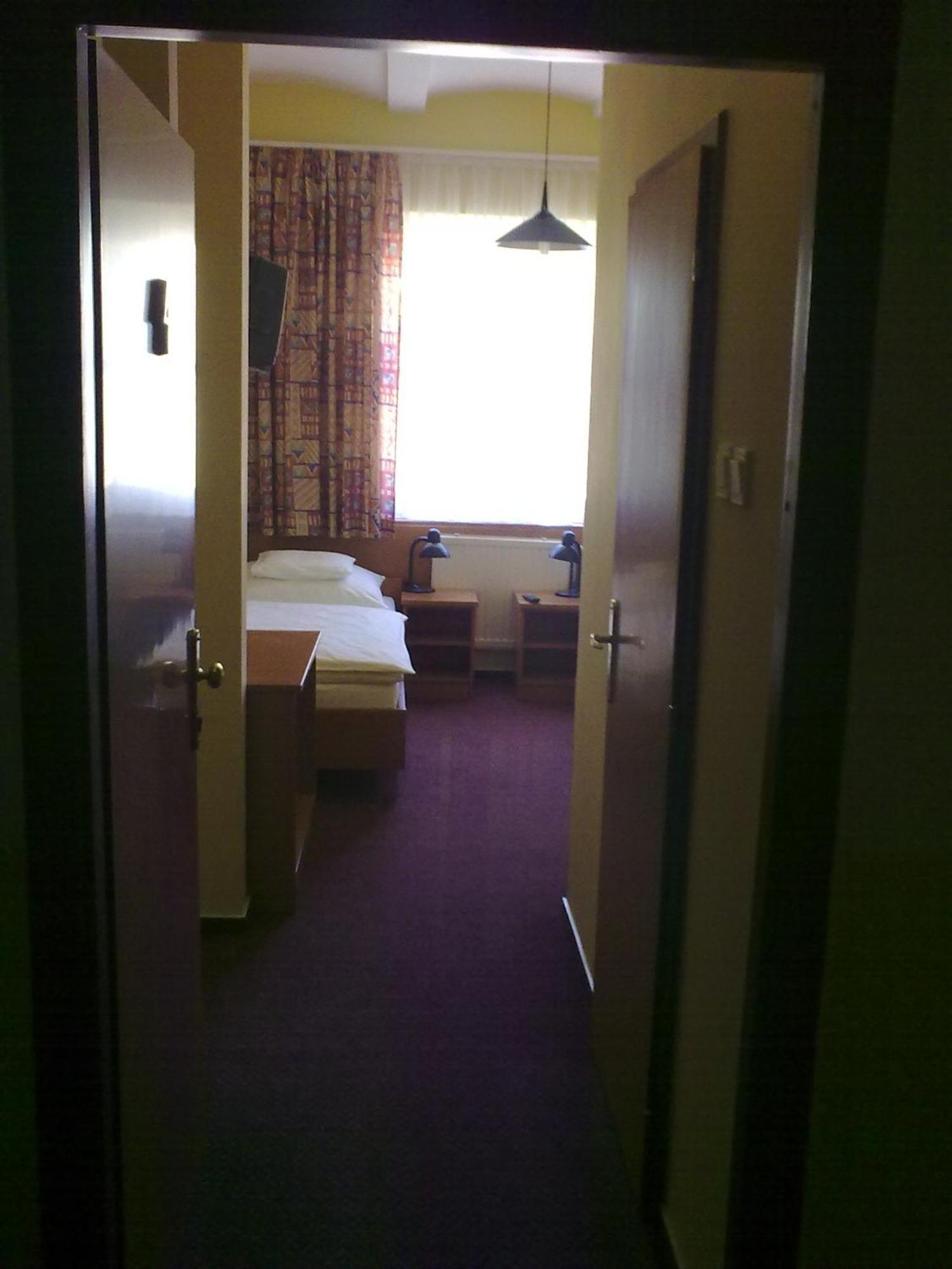 Hotel Thelena Tolna Экстерьер фото
