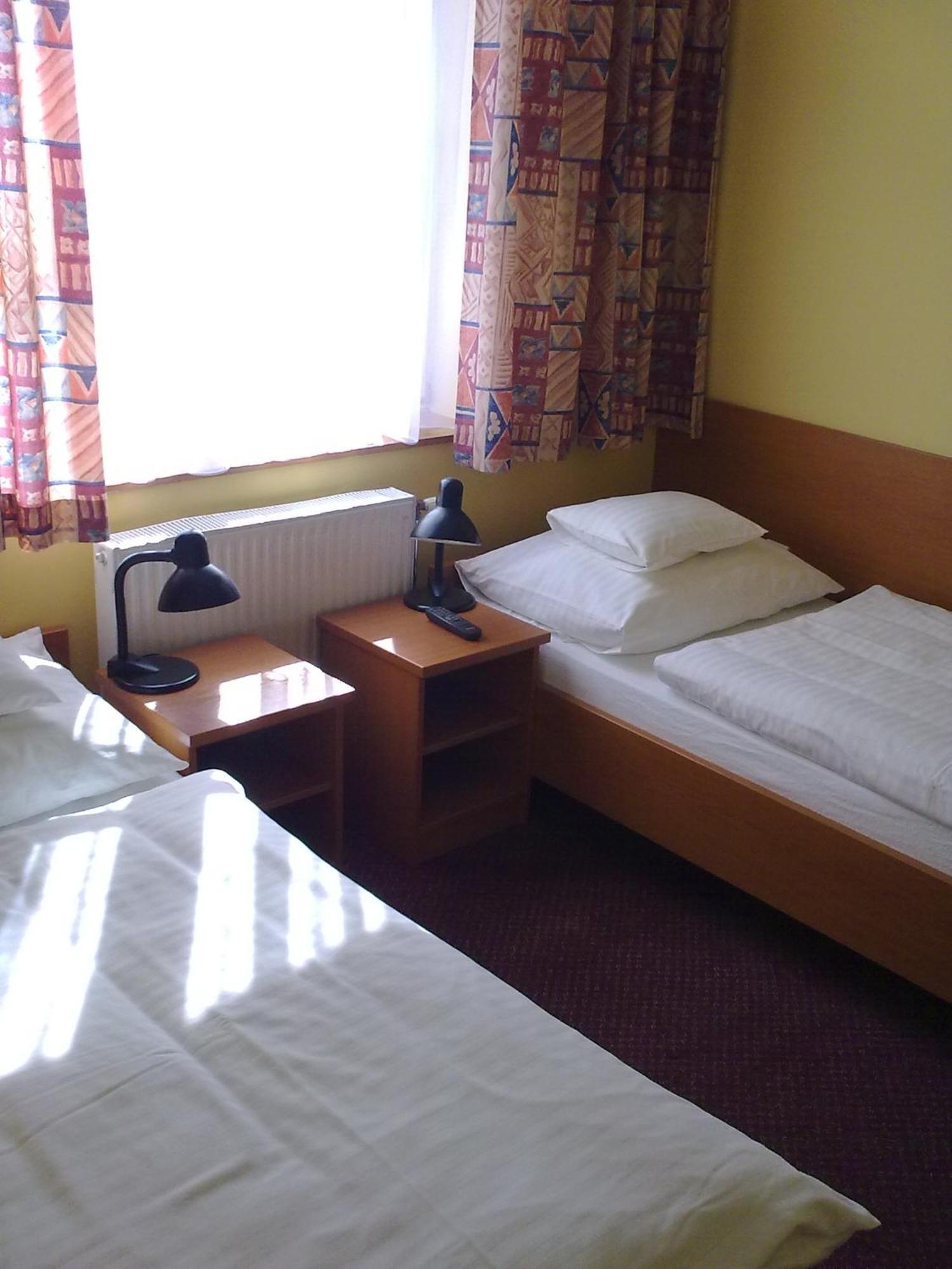 Hotel Thelena Tolna Экстерьер фото